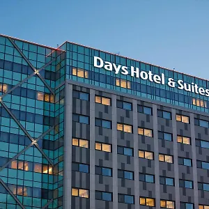 Days & By Wyndham Airport Отель